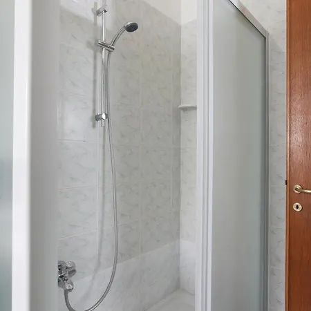 Guesthost - San Siro Stadium Garden Flat * ميلان