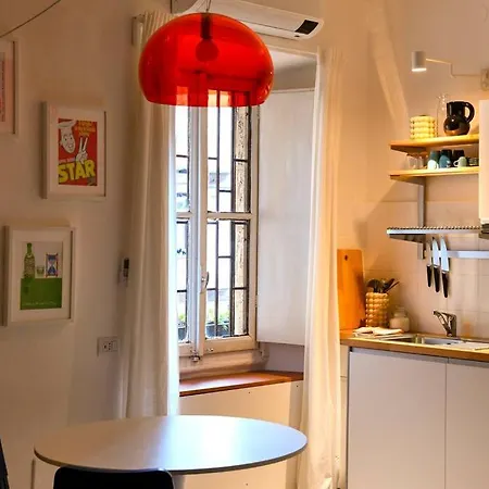 公寓 Stylish Colorful Apt- Upbeat & Well-connected Area 米兰