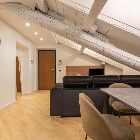 Brera Flat Near Duomo *