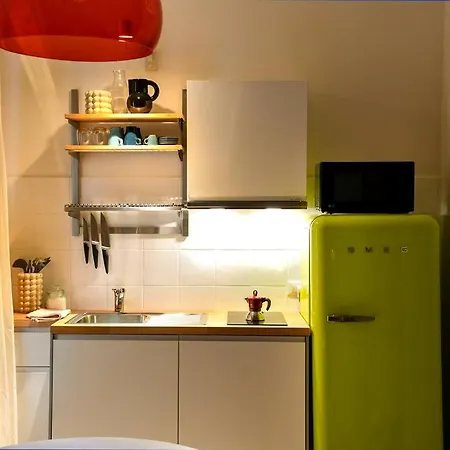 Stylish Colorful Apt- Upbeat & Well-connected Area 公寓 米兰