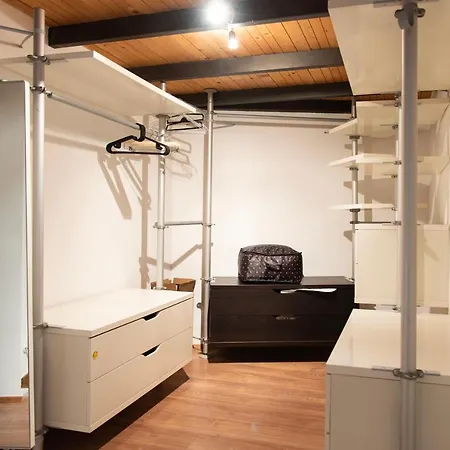 Youhosty - Caviglia 5 * Mediolan