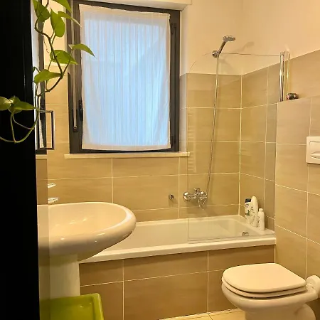 Sulla Metro 3 Gialla Maciachini Milan