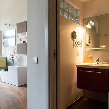 Youhosty - Caviglia 5 * Mediolan