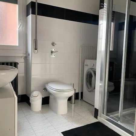 Insubria Urban Flat -fast Wifi-15 Min To Center * Milano