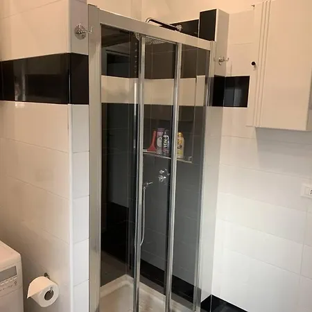 Insubria Urban Flat -fast Wifi-15 Min To Center Milano