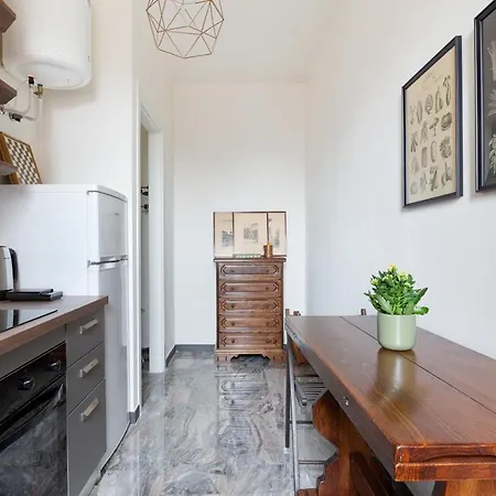 Guesthost - Dergano Comfy - 250 M Far From M3 Apartment