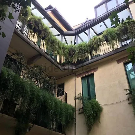 Homie Livings - Duomo Di Milano, Montenapoleone Apartmán Milán