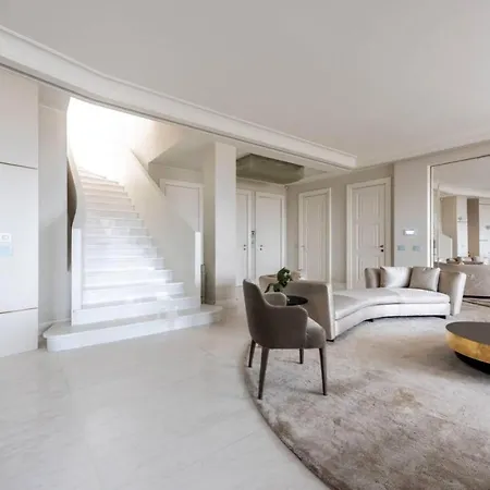 Incomparable Penthouse Huge Terrace בית נופש *