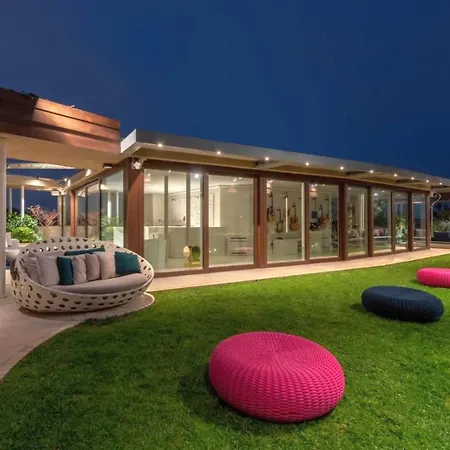 בית נופש Incomparable Penthouse Huge Terrace