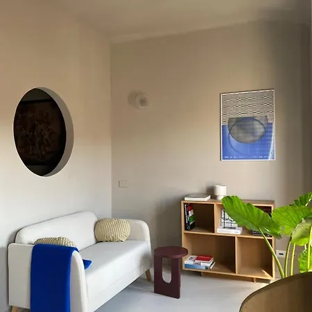 Bilocale Di Design Con Vista In Crocetta Quadronno *