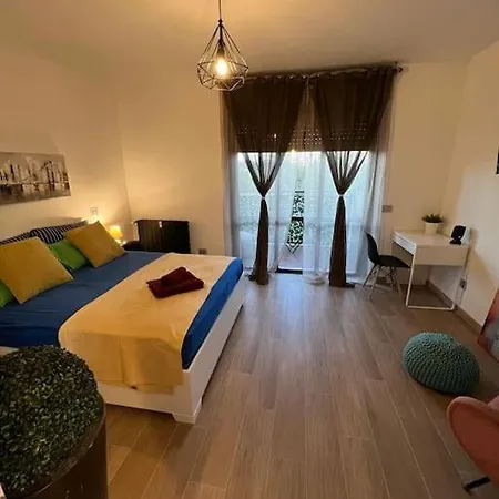 Stylish New In Navigli * Milaan