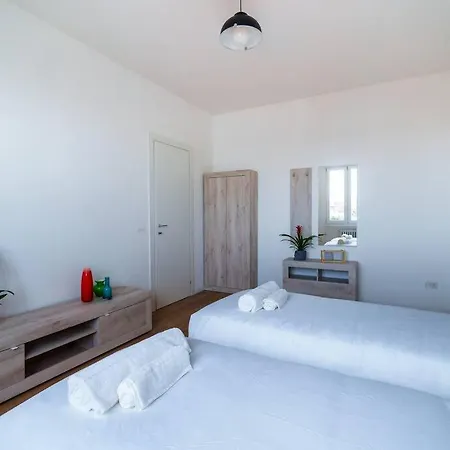 Apartment Comfort Style *