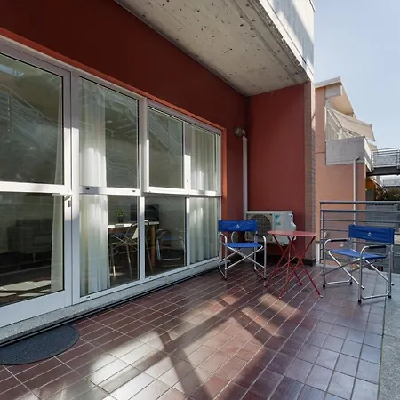 Guesthost - Industrial Design Near M4 Tolstoj * Milán