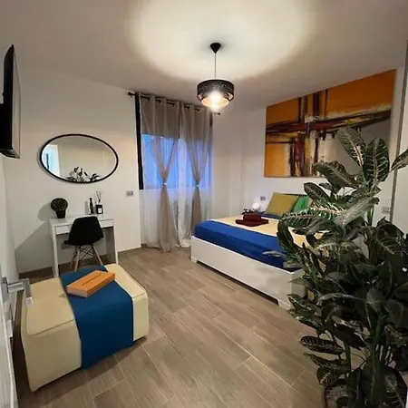 Appartement Stylish New In Navigli Milaan