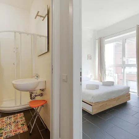 Guesthost - Industrial Design Near M4 Tolstoj Milán