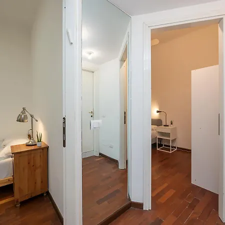 Apartment Commenda - Spazioso Vicino Crocetta Milan