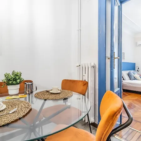 Center Elegant Flat 4-pax - Metro M1 - Fast Wifi - Ac & Balcony Appartement *