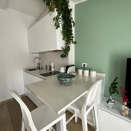 Apartment Bobby's - *