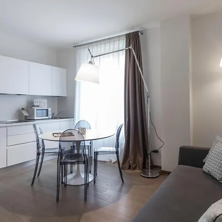 Italianway - Corso 11 * Milan