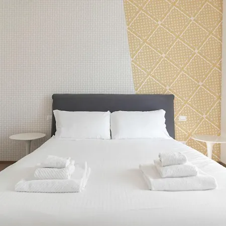 Italianway - Corso 11 * Milan