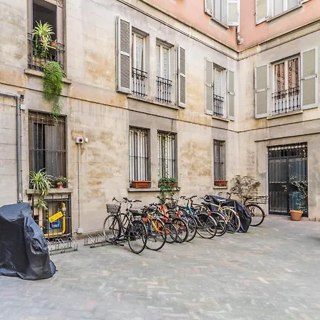 Center Elegant Flat 4-pax - Metro M1 - Fast Wifi - Ac & Balcony Milaan