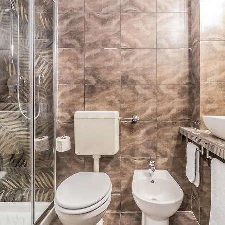 Center Elegant Flat 4-pax - Metro M1 - Fast Wifi - Ac & Balcony Appartement *