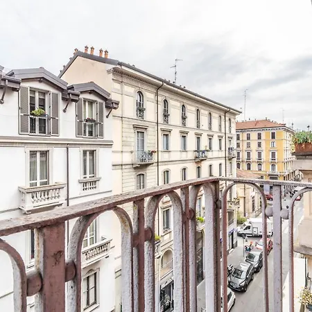 Center Elegant Flat 4-pax - Metro M1 - Fast Wifi - Ac & Balcony Appartement Milaan