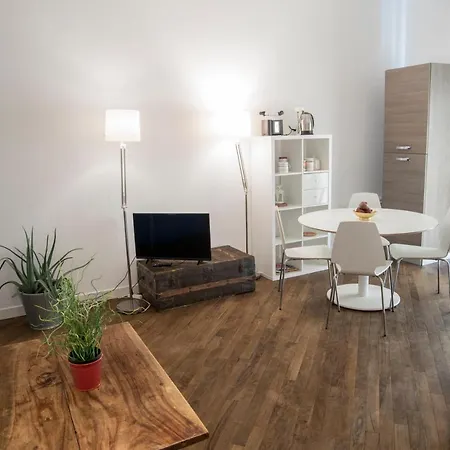 Apartment Renovated Flat Near Duomo - Lamarmora *