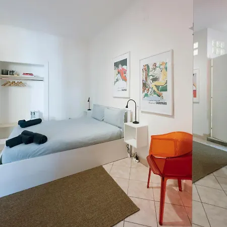 Διαμέρισμα Xenia - Stylish Colorful Apt- Upbeat & Well-connected Area *