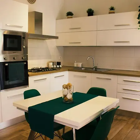 Spacious And Welcoming In Apartment