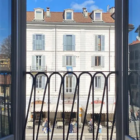 Canal View Historical Apartament Mediolan
