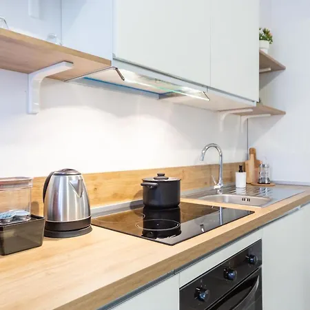 Khl - Sansiro, Nyaraló