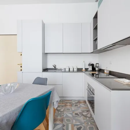 Con Balcone- Bullona District *