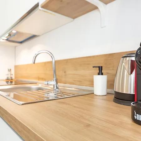 Khl - Sansiro, Nyaraló Milánó