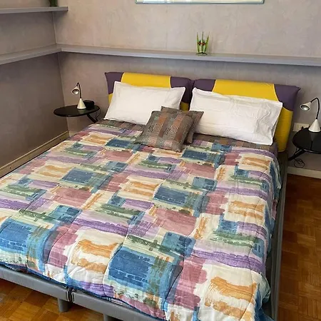 Navigli Hideaway - 5 Minutes From Metro Daire