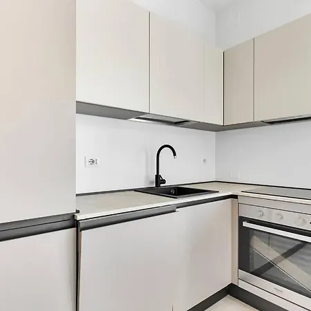 Alessia's Flat - Caroli 公寓 *