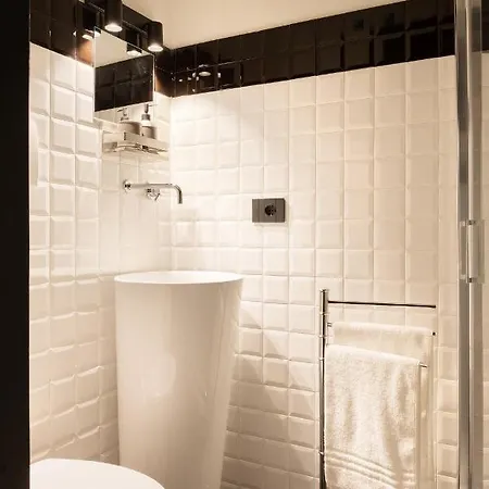 Homie Livings - Duomo Di Milano, Montenapoleone Apartmán *