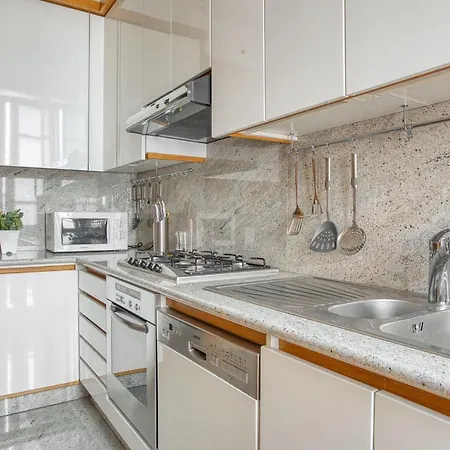 Joivy Captivating Flat With Balcony