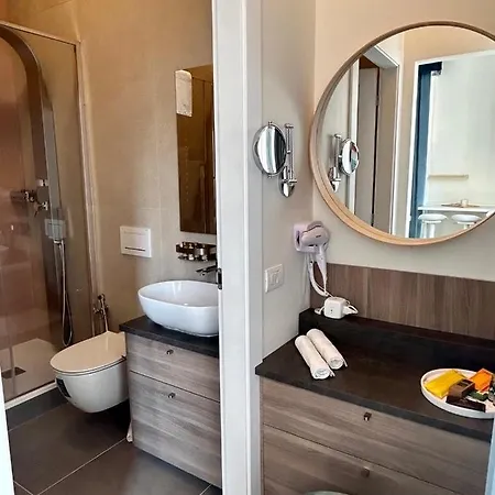 King's - Quiet And Refined In The Heart Of Appartamento *