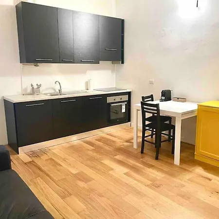 Isola - Garibaldi Lovely Apt. With Netflix And Wifi Lägenhet