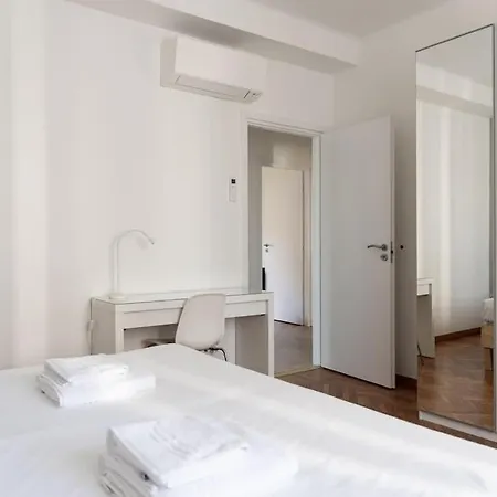 Youhosty - De Cristoforis12 Bis Apartment