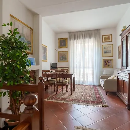 Squirrel's House * ميلان