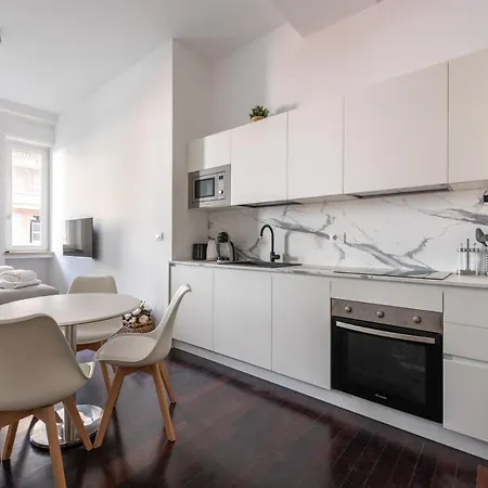 Daire Bandello House, Corso Magenta -