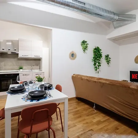 Centro Storico Duomo A 5 Minuti Wifi Netflix 아파트 *