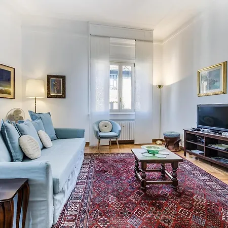 Huge Center Guastalla Gardens 8pax Apartament *