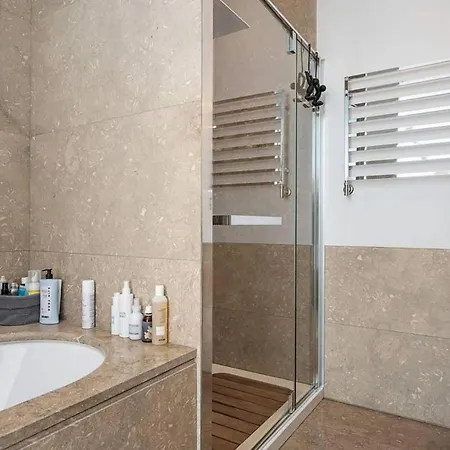 2 Bedroom Luxury In Viale Della Liberazione * Milán