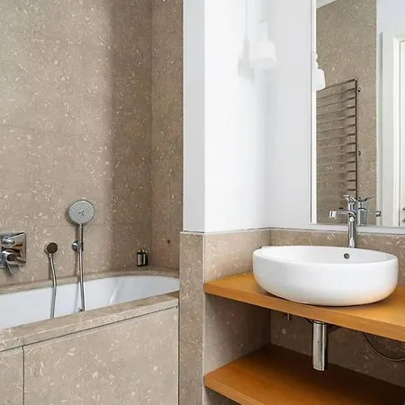 2 Bedroom Luxury In Viale Della Liberazione *