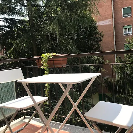 While Underground And Bus Station A/c Appartement Milaan