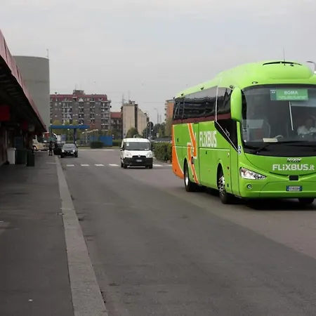 While Underground And Bus Station A/c Appartement