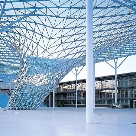 While Underground And Bus Station A/c Milaan